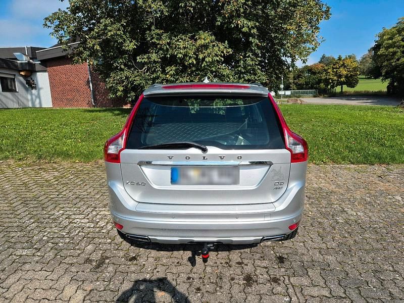 Gebraucht Volvo XC60 220 PS (161 kW) 2016 Silber SUV