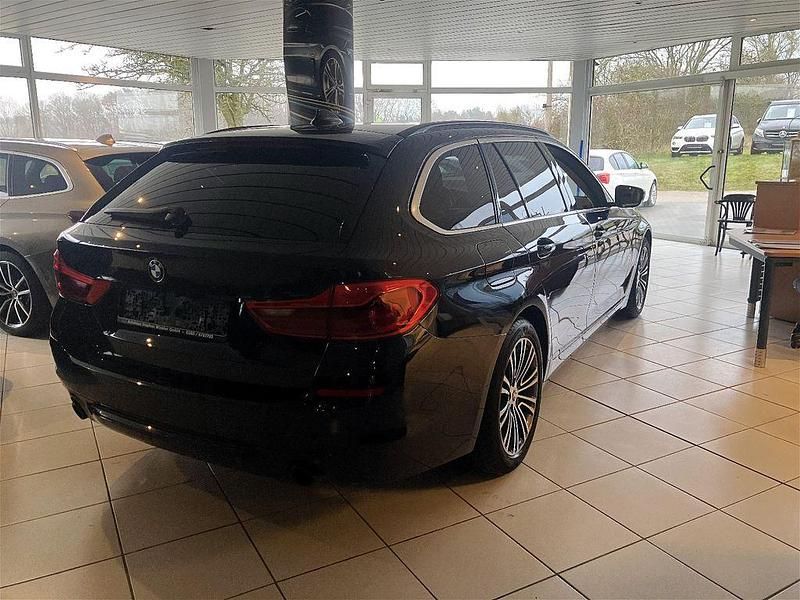 Gebraucht BMW 520 Sport Line 190 PS (139 kW) 2018 Blau Limousine