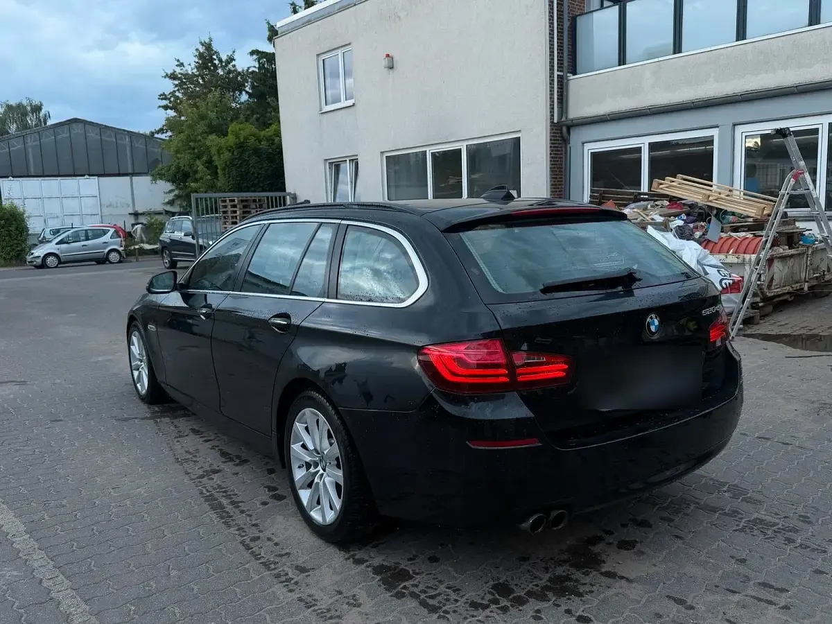 Gebraucht BMW 520 Comfort Edition 190 PS (139 kW) 2014 Schwarz Kombi
