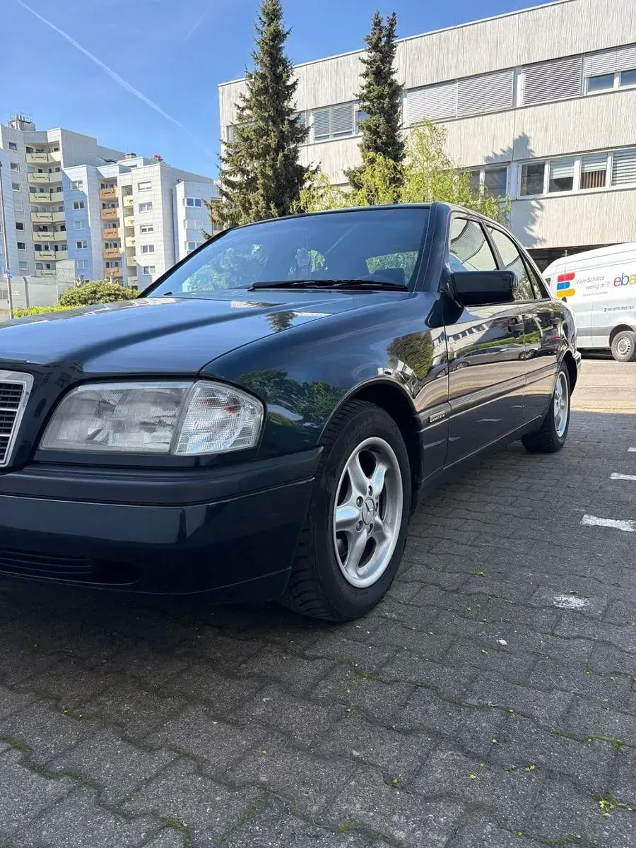 Gebraucht Mercedes C180 122 PS (89 kW) 1996 Schwarz Limousine