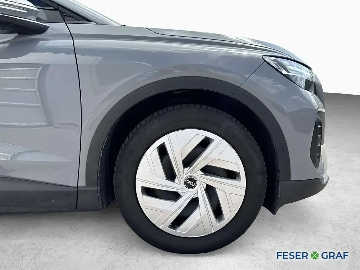 Gebraucht Audi Q4 e-tron Sport 150 kW (204 PS) 2023 Kieselgrau SUV