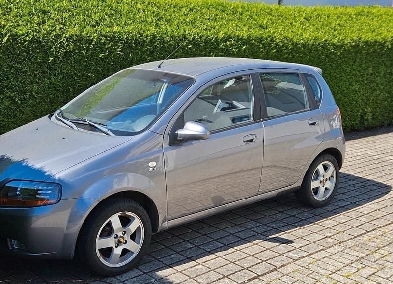 Grau Gebraucht 2006 Chevrolet Kalos SX Kleinwagen | 2.500 € (Etwas zu teuer) - Bild 1/3