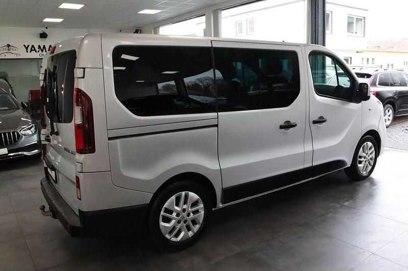 Gebraucht Renault Trafic Expression 145 PS (106 kW) 2016 Silber Van / Kleinbus