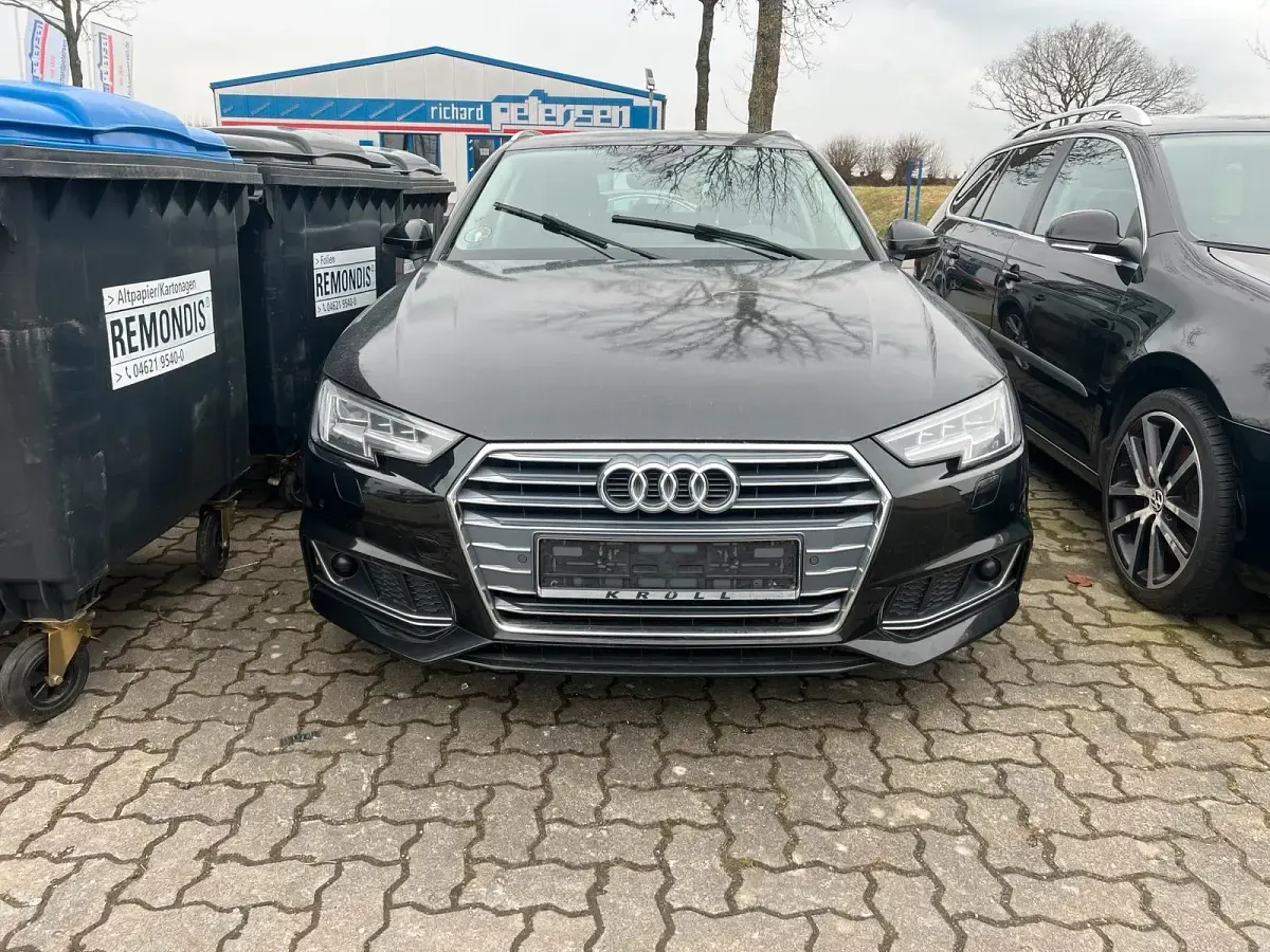 Używany Audi A4 S-Line 150 KM (110 kW) 2017 Czarny Kombi