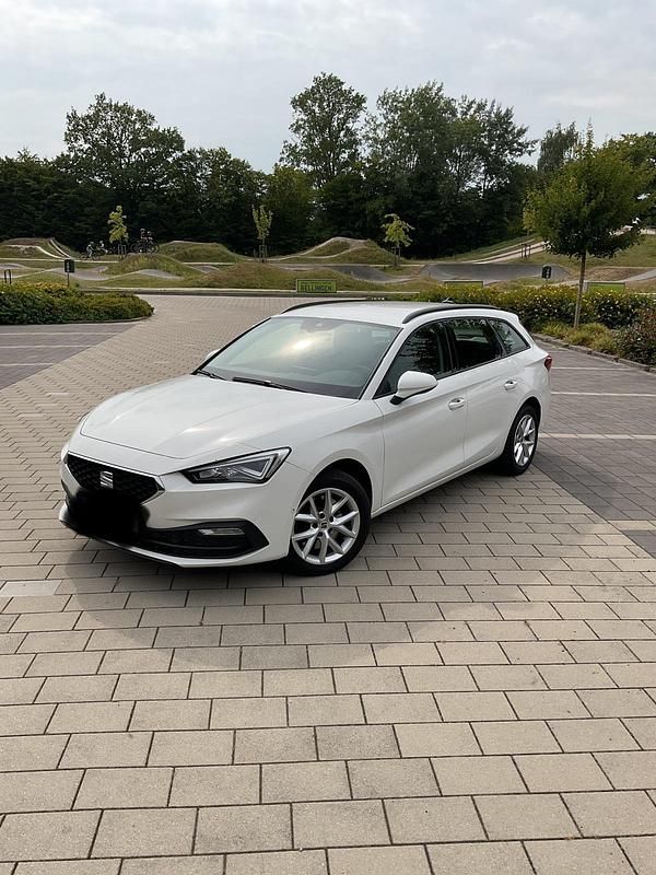 Weiß Gebraucht 2021 Seat Leon Kombi | 14.900 € (Guter Preis) - Bild 1/4