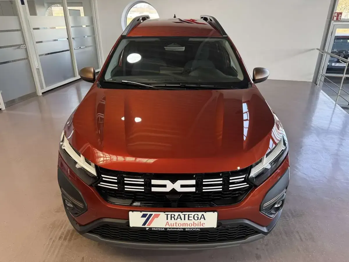 Gebraucht Dacia Jogger Extreme 141 PS (103 kW) 2025 Braun Van / Kleinbus