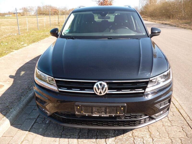 Schwarz Gebraucht 2018 VW Tiguan Sound SUV | 17.900 € (Fairer Preis) - Bild 1/4