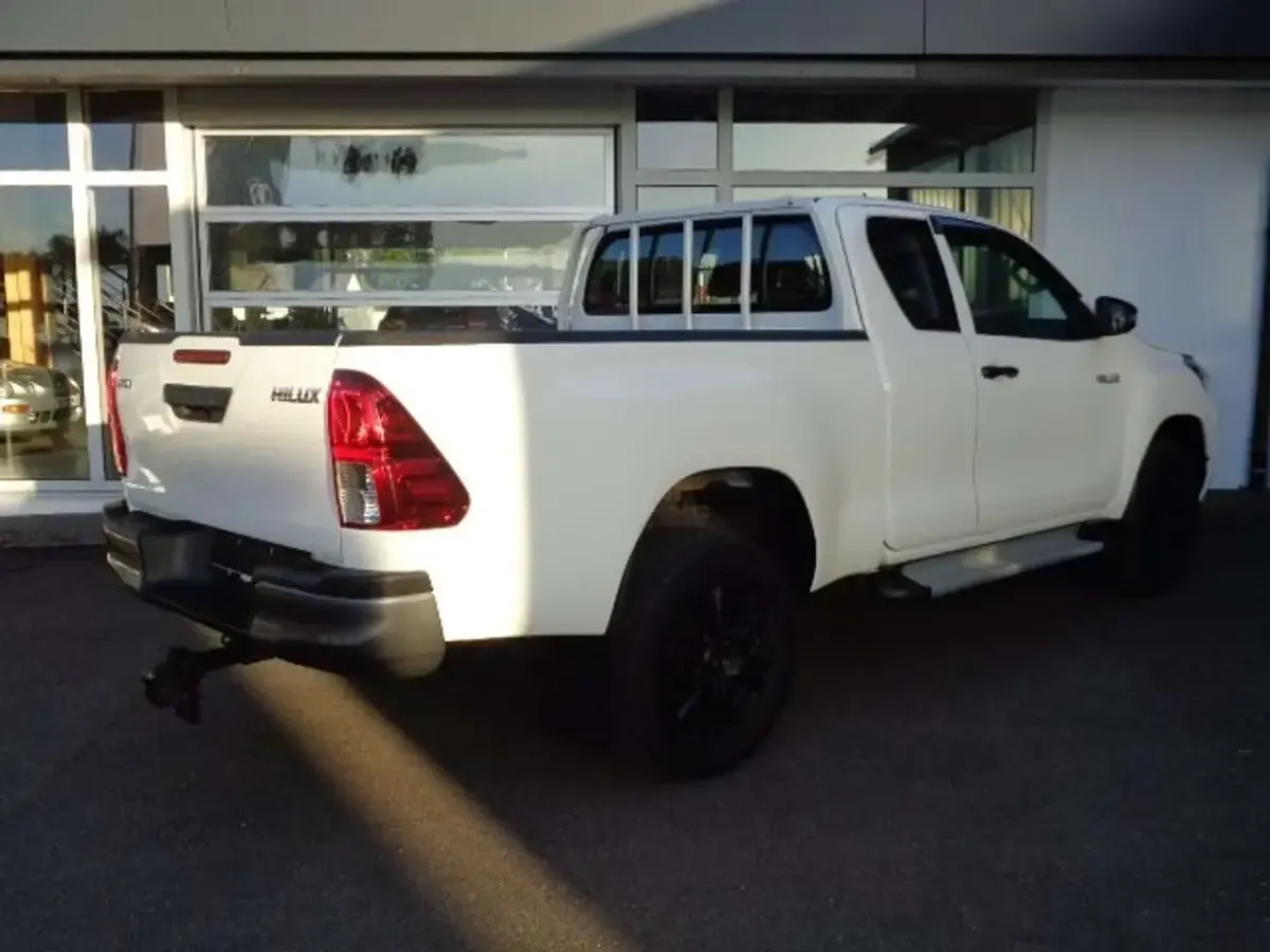 Gebraucht Toyota HiLux Cool 150 PS (110 kW) 2023 Super white 2 Pickup