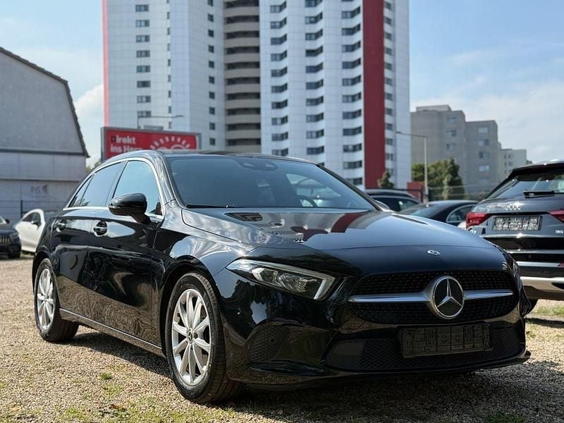 Schwarz Gebraucht 2020 Mercedes A180 Limousine | 16.900 € (Fairer Preis) - Bild 1/4