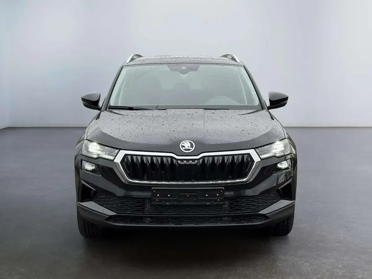 Neu Skoda Karoq Selection 150 PS (110 kW) 2026 Schwarzmagic perleffekt SUV