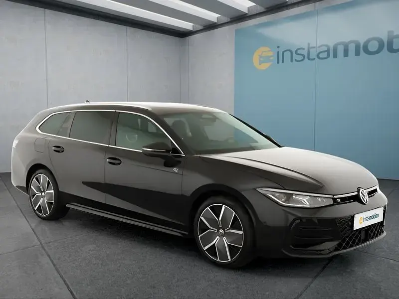 Neu VW Passat 193 PS (141 kW) 2026 Schwarz Kombi