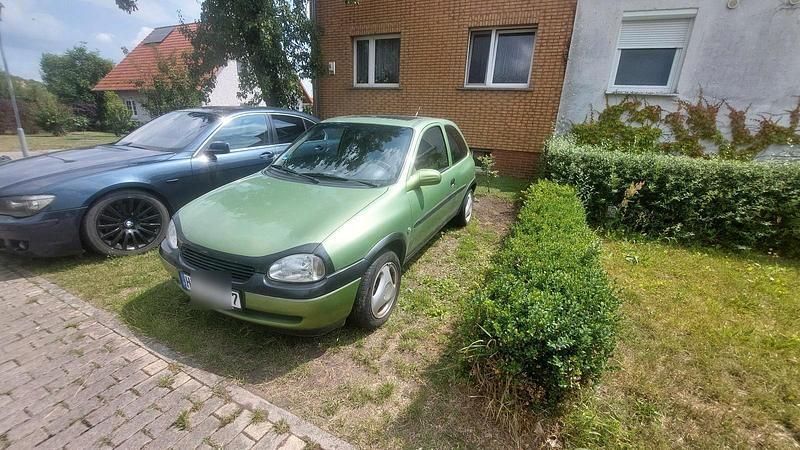Grün Gebraucht 2000 Opel Corsa Limousine | 200 € (Superpreis) - Bild 1/4
