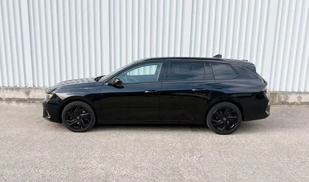 Gebraucht Opel Astra 131 PS (96 kW) 2024 Schwarz Kleinwagen