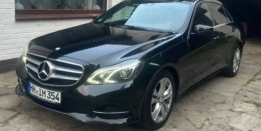 Gebraucht Mercedes E220 170 PS (125 kW) 2015 Schwarz Limousine