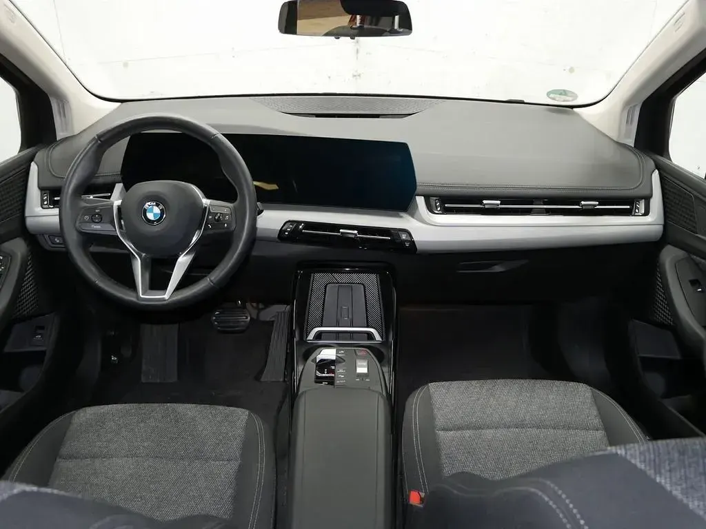 Gebraucht BMW 220 170 PS (125 kW) 2025 Rot Van / Kleinbus