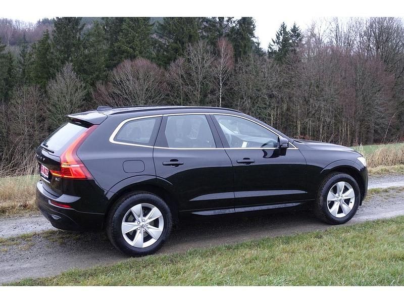 Gebraucht Volvo XC60 Core 197 PS (144 kW) 2022 Schwarz SUV