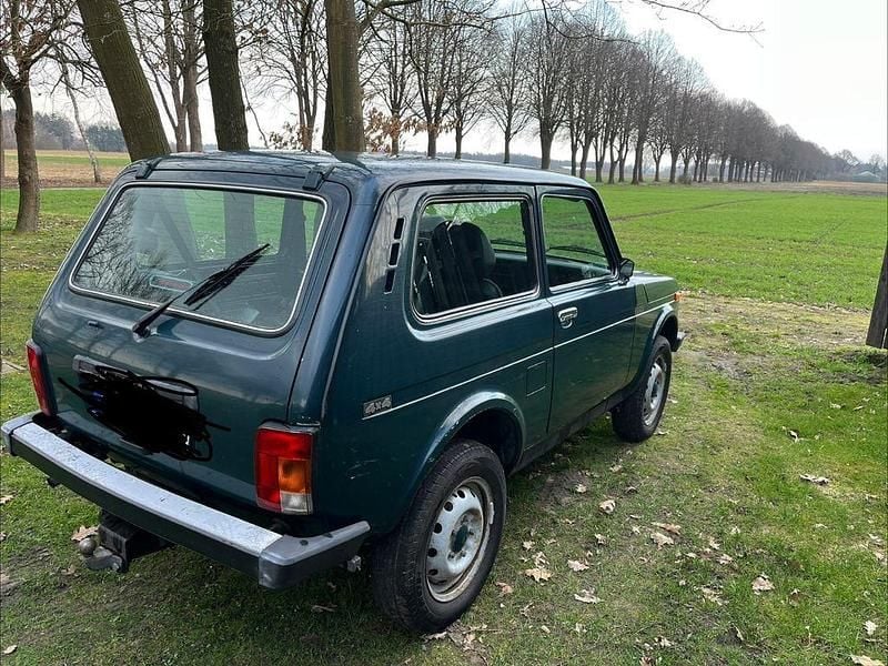 Gebraucht Lada niva 82 PS (60 kW) 2009 Grün SUV