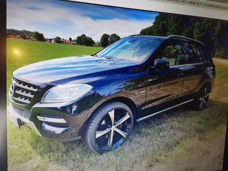 Schwarz Gebraucht 2012 Mercedes ML350 SUV | 22.900 € - Bild 1/4