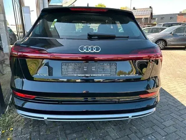 Gebraucht Audi e-tron S-Line 300 kW (408 PS) 2022 Schwarz SUV
