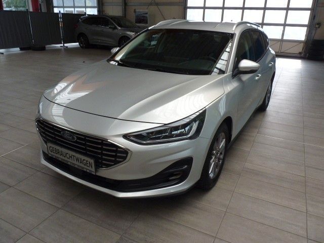 Silber Gebraucht 2023 Ford Focus Titanium Limousine | 20.950 € (Superpreis) - Bild 1/4