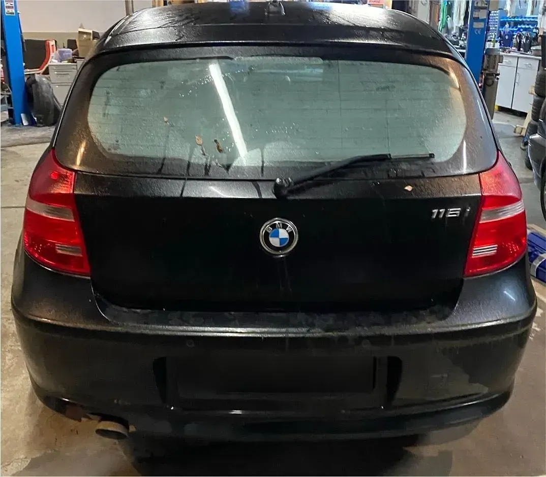 Gebraucht BMW 116 Basis 122 PS (89 kW) 2010 Schwarz Kleinwagen