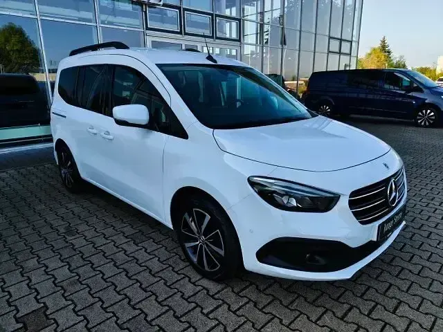 Gebraucht Mercedes T180 Progressive 131 PS (96 kW) 2023 Weiß Van / Kleinbus