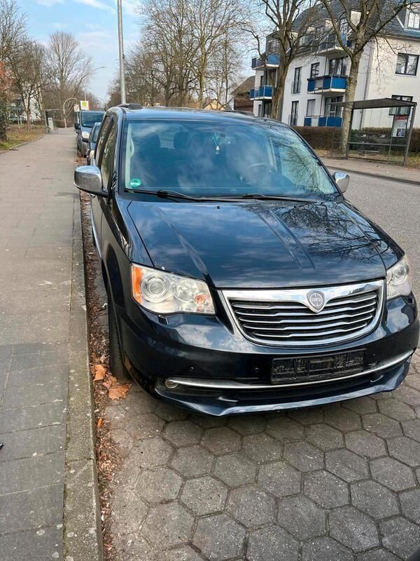 Schwarz Gebraucht 2013 Lancia Voyager Van / Kleinbus | 8.700 € (Superpreis) - Bild 1/4