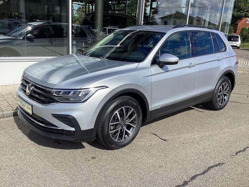 Reflexsilber metallic Gebraucht 2023 VW Tiguan Life SUV | 28.990 € (Fairer Preis) - Bild 1/4