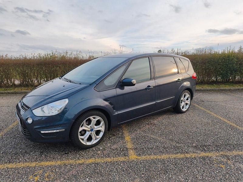 Używany Ford S-MAX Trend 140 KM (102 kW) 2012 Minivan