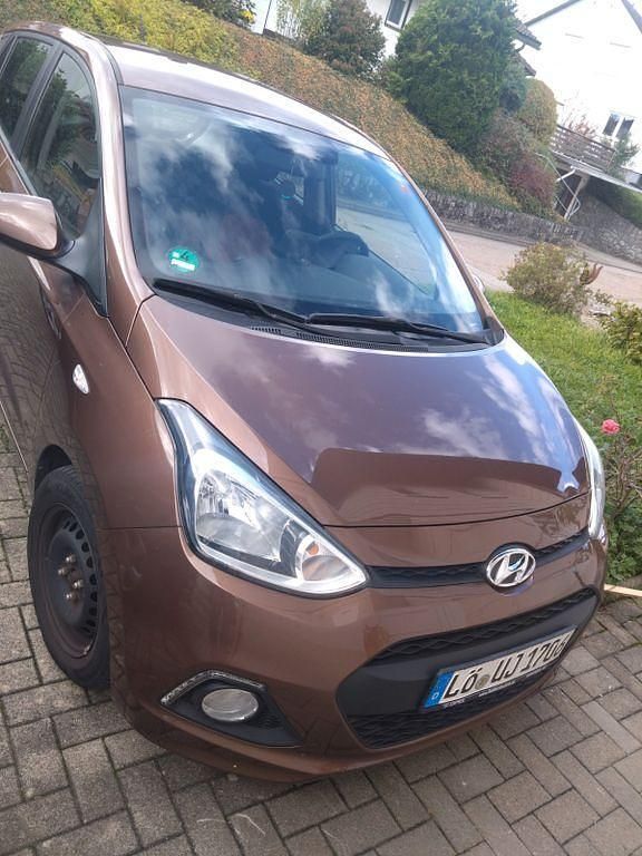 Braun Gebraucht 2015 Hyundai i10 Classic Kleinwagen | 5.200 € (Guter Preis) - Bild 1/4
