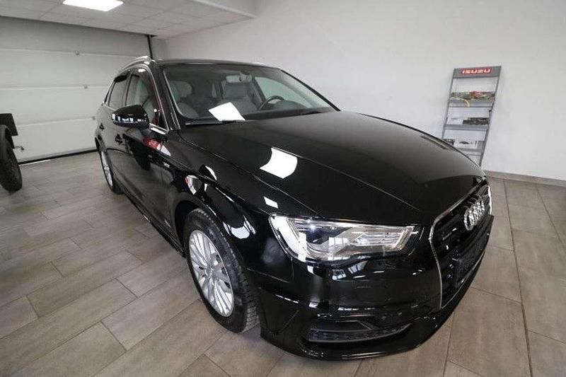 Mythosschwarz (metallic) Gebraucht 2016 Audi A3 Sportback S-Line Kombi | 17.990 € (Etwas zu teuer) - Bild 1/4