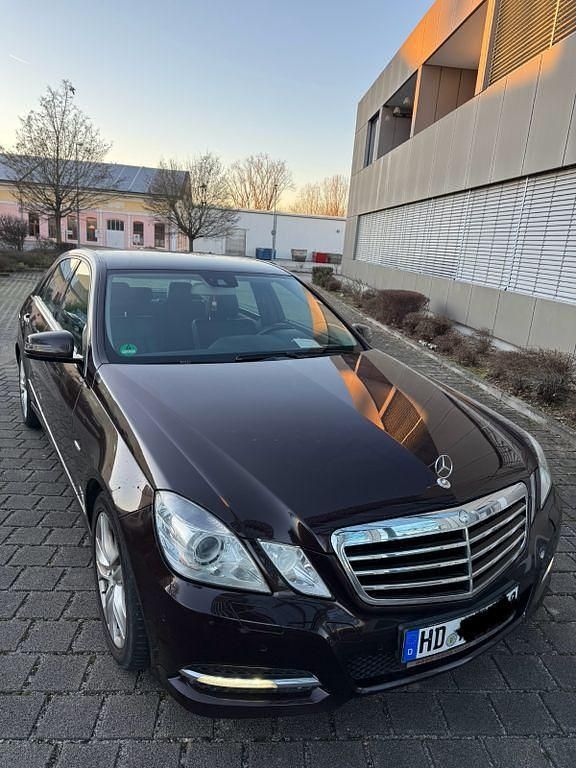 Second-hand Mercedes E250 204 CP (150 kW) 2010 Maro Berlinǎ
