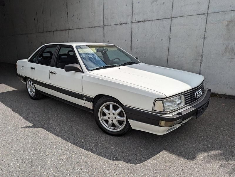 Weiß Gebraucht 1986 Audi 200 Limousine | 7.500 € - Bild 1/4