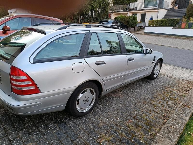 Gebraucht Mercedes C180 143 PS (105 kW) 2003 Silber Kombi