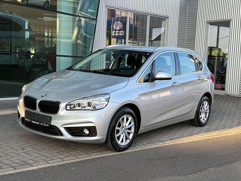 Glaciersilber Gebraucht 2017 BMW 218 Advantage Van / Kleinbus | 12.999 € (Fairer Preis) - Bild 1/4