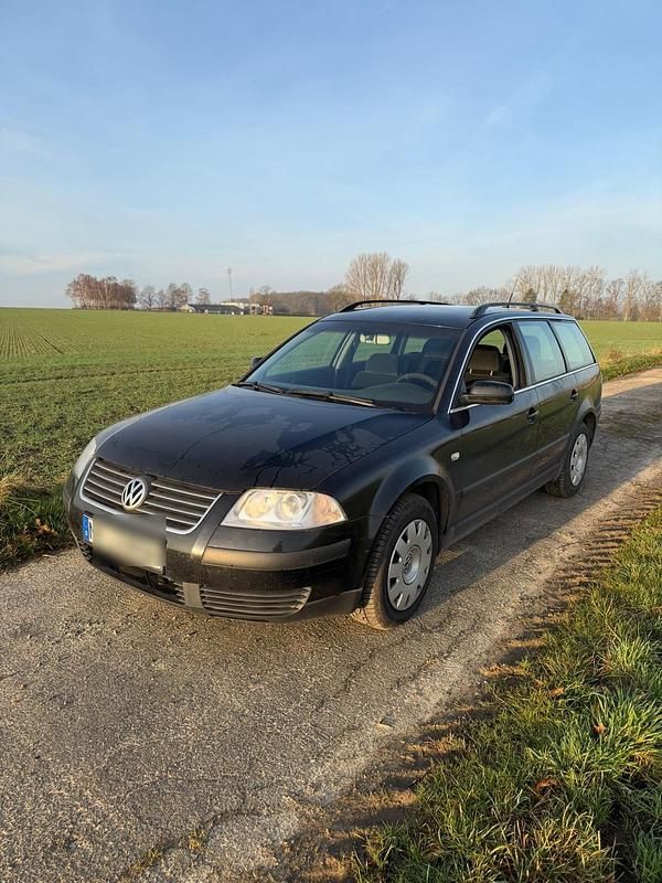 Schwarz Gebraucht 2002 VW Passat Kombi | 1.099 € (Guter Preis) - Bild 1/4