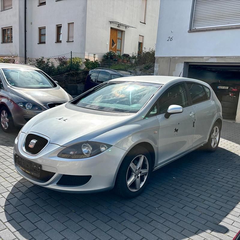 Silber Gebraucht 2006 Seat Leon Limousine | 1.390 € (Superpreis) - Bild 1/4
