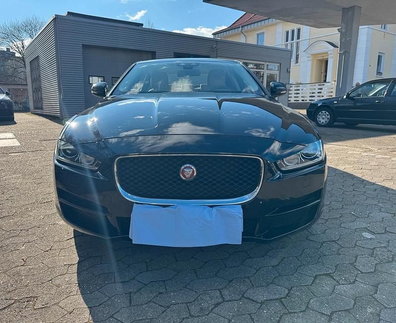 Schwarz Gebraucht 2017 Jaguar XE Limousine | 15.000 € (Fairer Preis) - Bild 1/4
