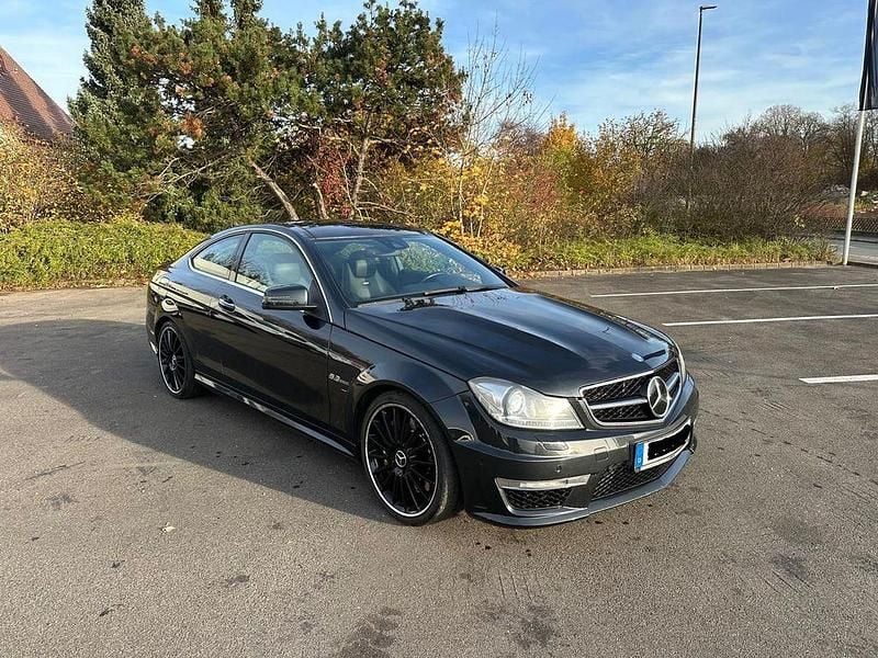 Schwarz Gebraucht 2011 Mercedes C63 AMG AMG Coupé | 38.900 € (Teuer) - Bild 1/4