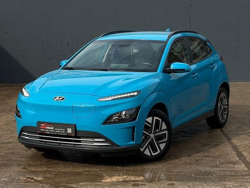 Gebraucht Hyundai Kona Basis 100 kW (136 PS) 2022 Blau SUV
