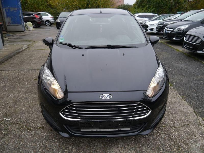Gebraucht Ford Fiesta Trend 65 PS (47 kW) 2013 Schwarz Kleinwagen