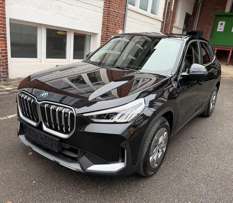 Schwarz Gebraucht 2024 BMW iX1 SUV | 35.000 € (Superpreis) - Bild 1/4
