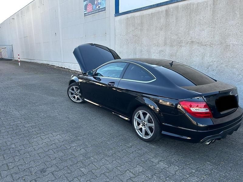 Schwarz Gebraucht 2012 Mercedes C250 AMG line Coupé | 12.000 € (Guter Preis) - Bild 1/4
