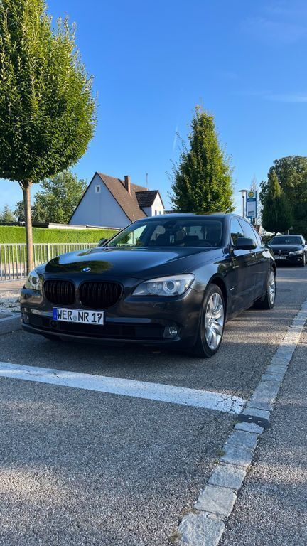 Grau Gebraucht 2010 BMW 730 Sport Line Limousine | 14.800 € (Fairer Preis) - Bild 1/4