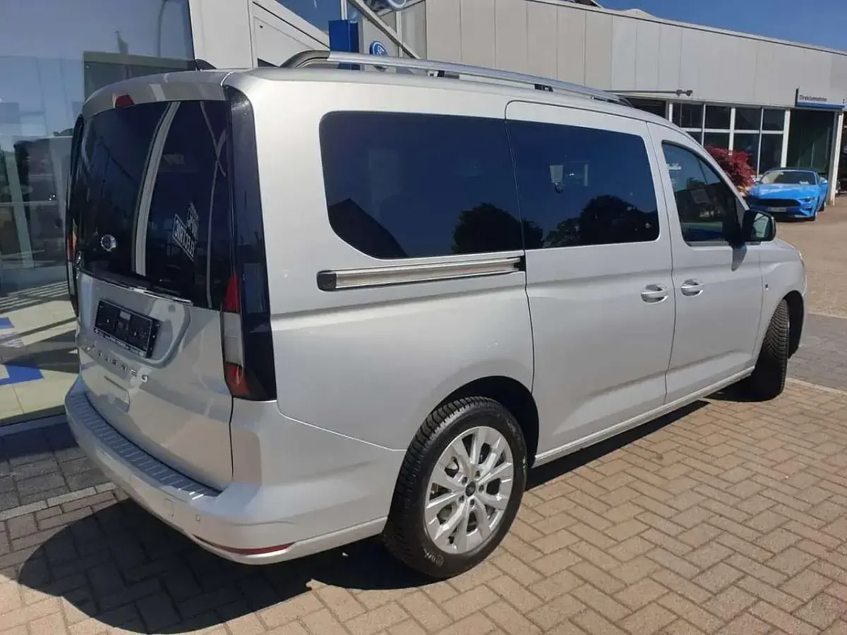 Gebraucht Ford Tourneo Connect Titanium 116 PS (85 kW) 2025 Silber Van / Kleinbus