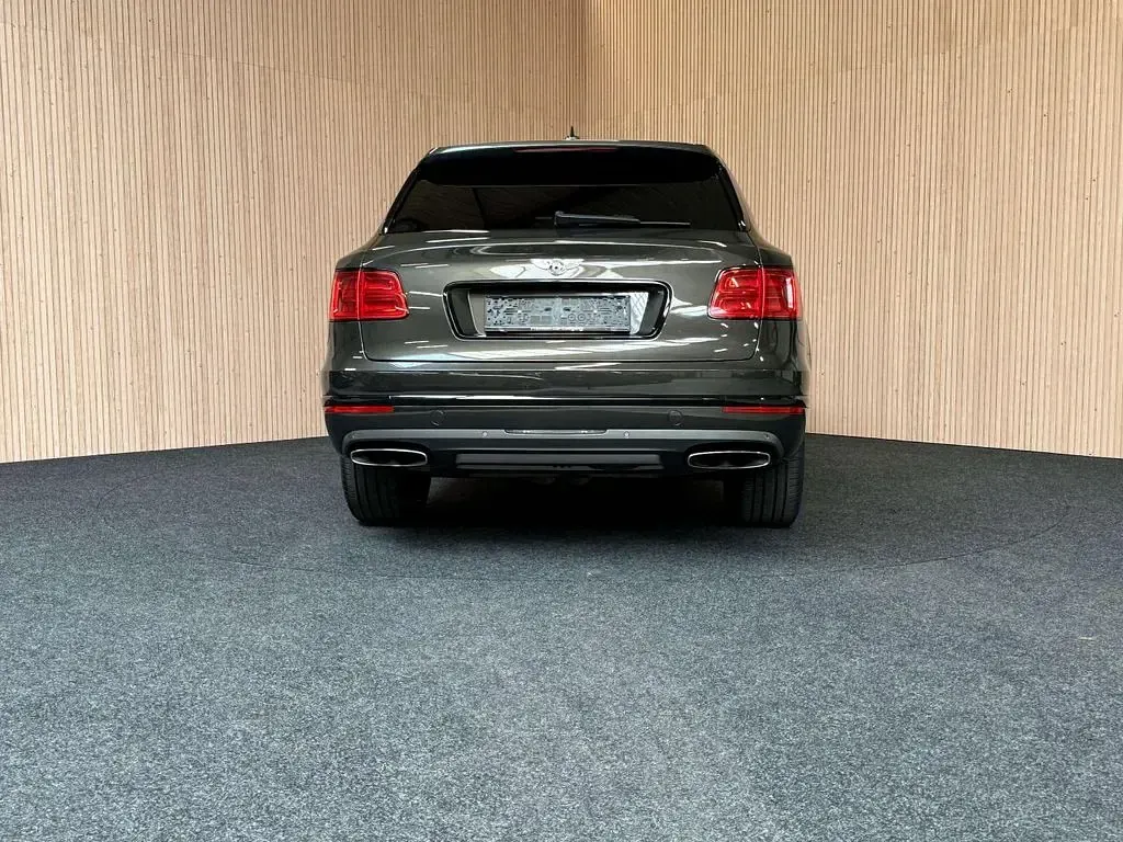 Gebraucht Bentley Bentayga 608 PS (447 kW) 2018 Braun SUV