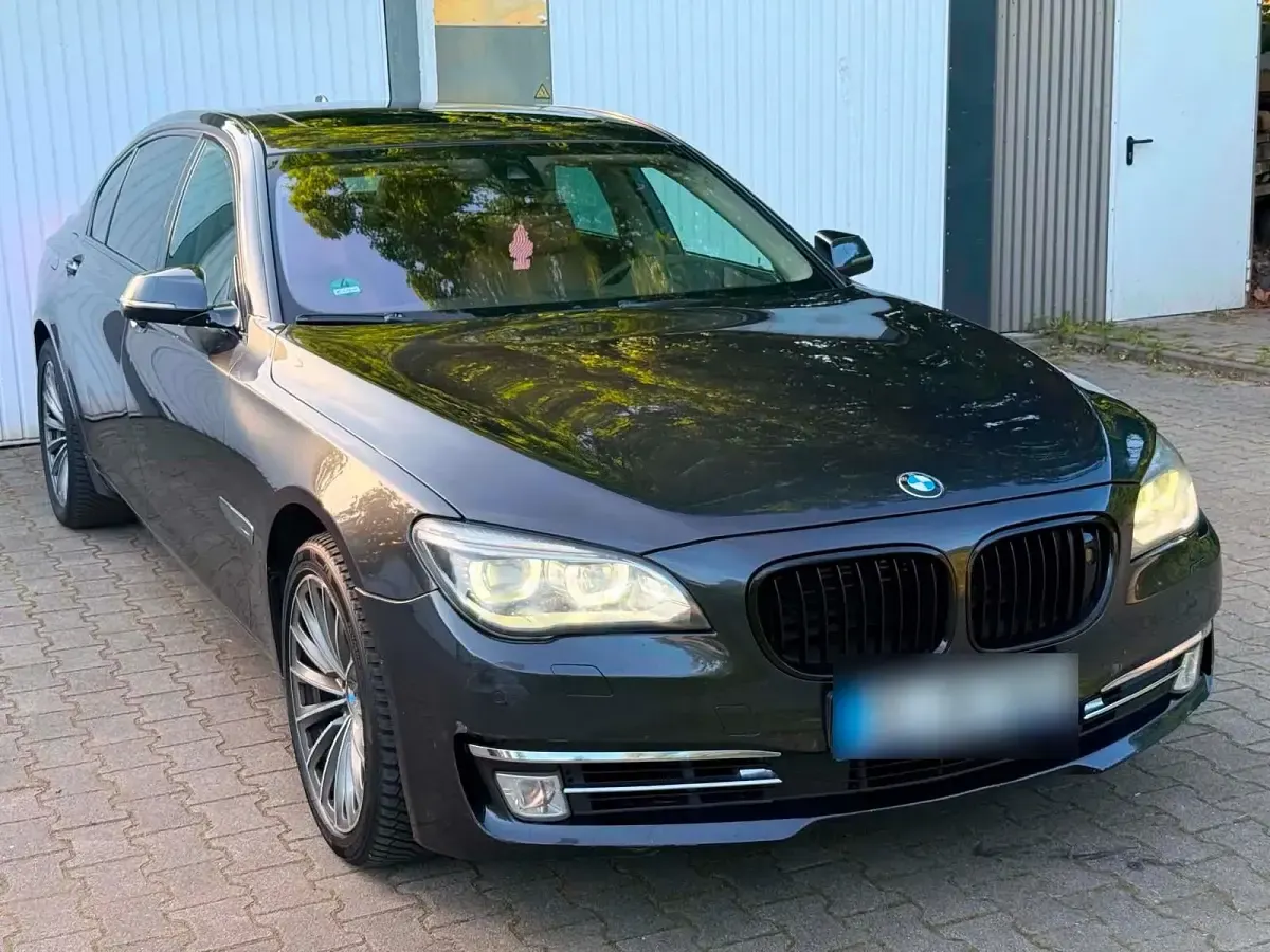 Gebraucht BMW 750L 381 PS (280 kW) 2014 Grau Limousine