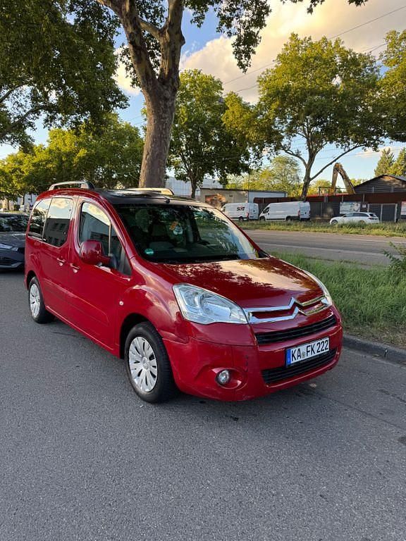 Rot Gebraucht 2010 Citroën Berlingo Van / Kleinbus | 5.900 € (Etwas zu teuer) - Bild 1/4