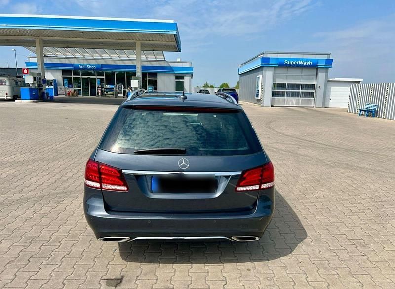 Gebraucht Mercedes E220 Edition 170 PS (125 kW) 2014 Grau Kombi
