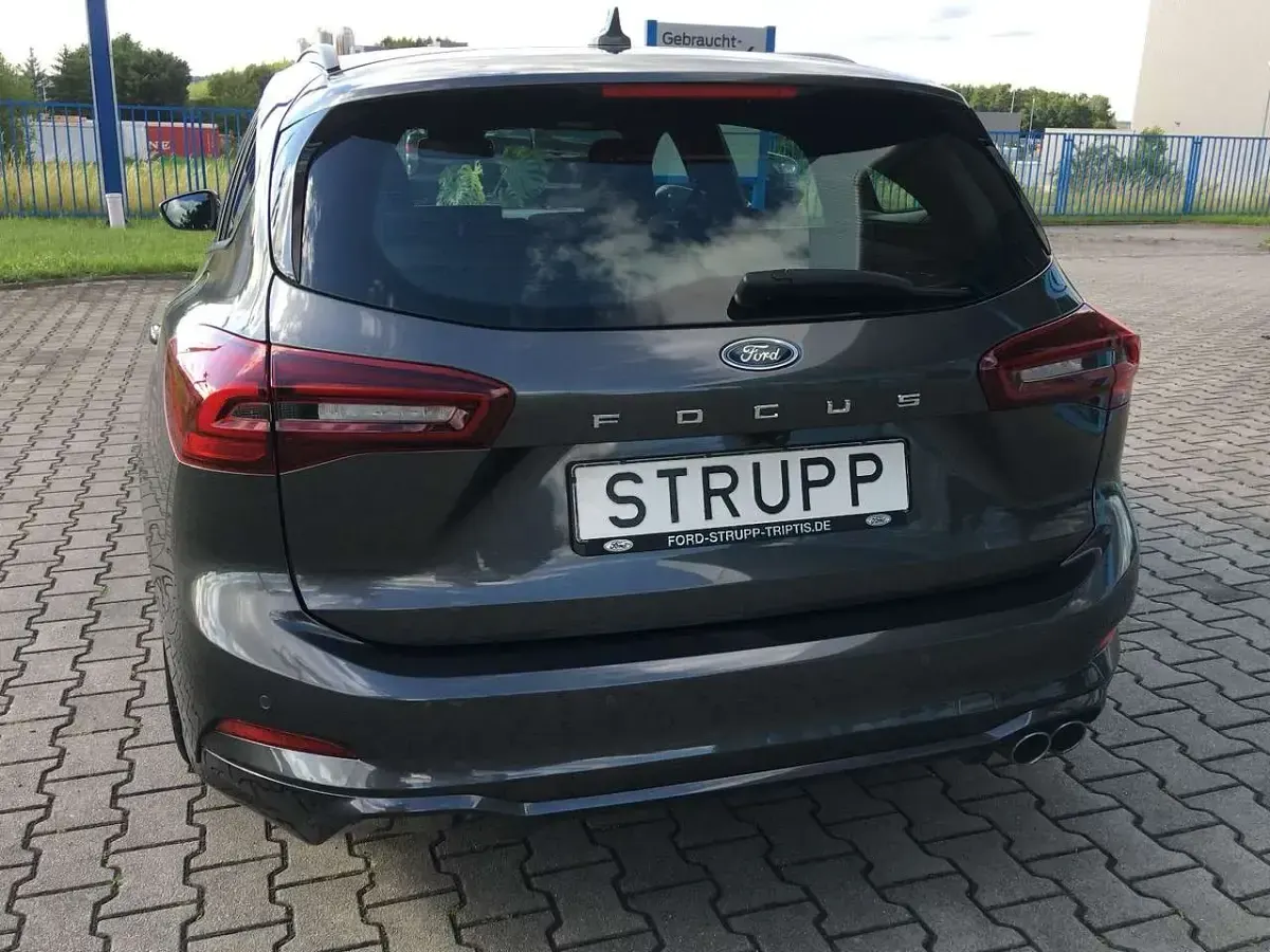 Gebraucht Ford Focus ST-Line 116 PS (85 kW) 2023 Magnetic grau Kombi